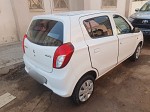 Voiture de Marque Suzuki Alto de Couleur Blanche.