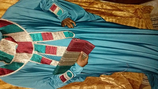 Abaya avec sa sac à main tout bleu