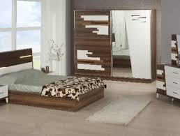 Mobiliers chambre à coucher et salon en forme de L