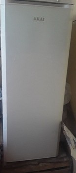 Réfrigérateur Akai en excellent état, grande capacité de stockage