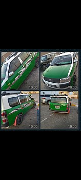 Taxi vert Toyota probox