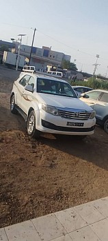 Toyota Fortuner 2013 en excellent état