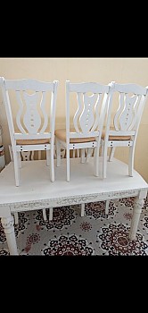 Table à manger avec 5 chaises