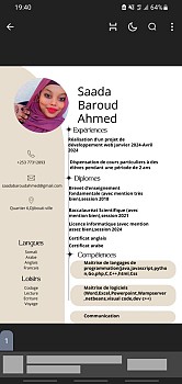 Jeune diplômée à la recherche d\'emploi disponible