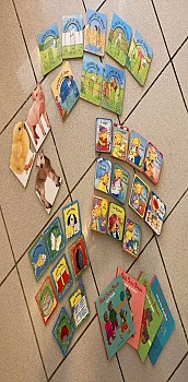 34 petits livres en tres Bonne etat