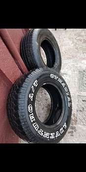 2 pneus tubeless bon état , réf275/70R16