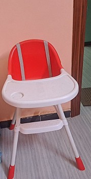 Chaise haute bébé, presque neuve