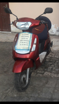 Moto mahindra rouge scooter neuve
