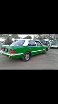 Taxi toyota crown