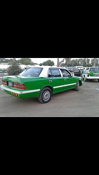 Taxi Toyota crown