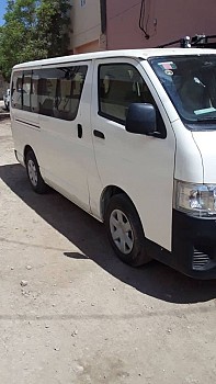 Mini-bus Toyota Hiace à Louer