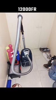 Aspirateur Presque neuf