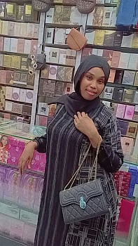 Jeune fille dynamique et motivée recherche emploi