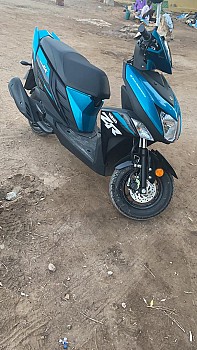 Moto Yamaha scooter ZR