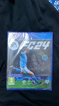 CD FIFA 24 pour PS4 - Importé de Belgique, jamais utilisé