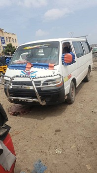 Toyota Mini Bus en bon état, boîte manuelle à Djibouti