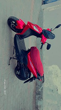 Scooter Hero Pleasure+ Rouge vif, parfait pour la ville, très bon état