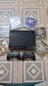 Playstation 3 Super Slim, 2 manettes, 6 jeux inclus