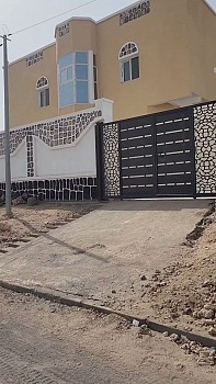 Maison 5 chambres, 2 SDB, grand balcon, parking à Hormuz