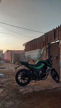 Moto Huaihai AK 150cc en bon état, faible kilométrage