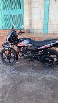 Moto TVS 100cc, bon état, prix négociable