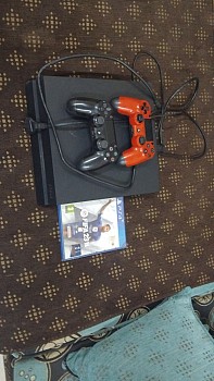 Console de jeu PS4 avec FIFA 23 offert