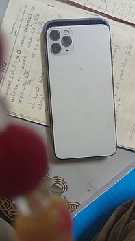 iPhone 11 Pro Max, écran neuf, parfait état