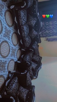 Salon complet d\'occasion, avec tapis et rideaux assortis