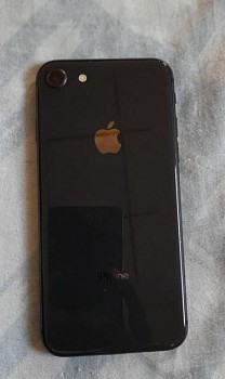 iPhone 8 noir 64go
