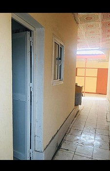 Maison spacieuse à louer à PK12, confortable et abordable