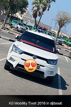 SUV SsangYong tivoli.
