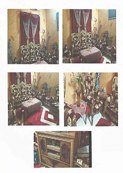 Salon peu utilisé avec ses rideau, tapis et nappes