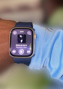 Apple Watch Serie 8 original, comme neuf, négociable
