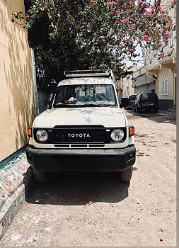 Toyota Land Cruiser Hard Top 2025, diesel, en très bon état