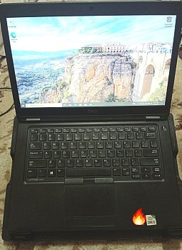 PC Portable Core i5 7ème génération, SSD 290 GB, 8 GB RAM, écran 14, sac et chargeur inclus