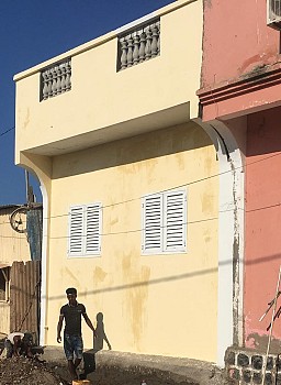 Maison F2 sécurisée avec terrasse au centre de Q3