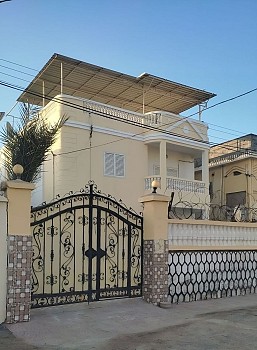 Duplex moderne avec 7 chambres climatisées et terrasse à Gabode 4