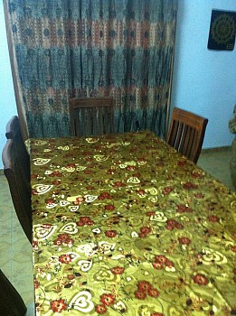Table et ses HUIT chaise en bois pure et solide