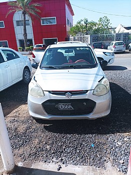 Berline Suzuki Alto800.