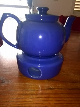 Vaisselle (divers: assiettes, plat, théière, tasses, etc...)