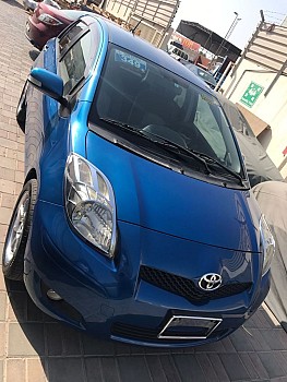 Toyota vitz blue