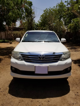 TOYOTA FORTUNER en très bon état