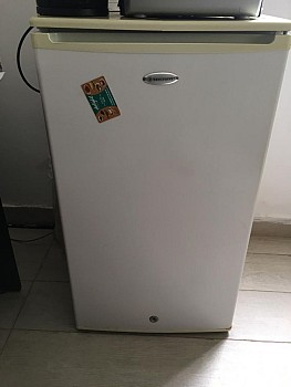 Petit refrigerateur en bon état