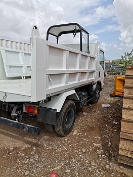 Camion Izusu tout neuf