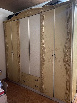 Très grande armoire