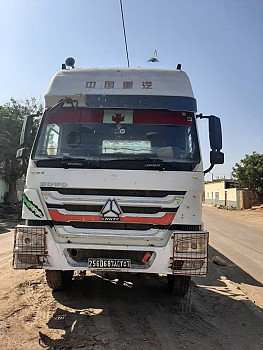 Vente Camion sinotruck avec remorque