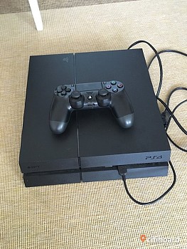 Ps4 with 2 pads