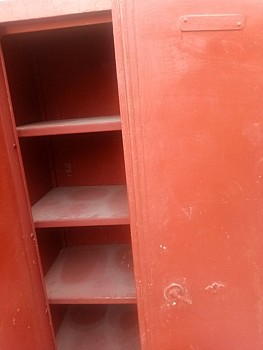 Une Armoire en fer