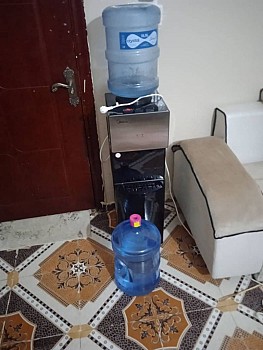Fontaine a eau avec mini refrigerateur integree