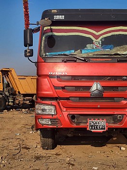 2 Camions Sinotruck en bon ètat